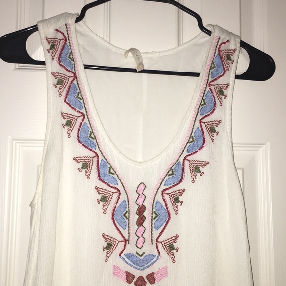 Alatar’d State Embroidered Tunic - Picture 2 of 6